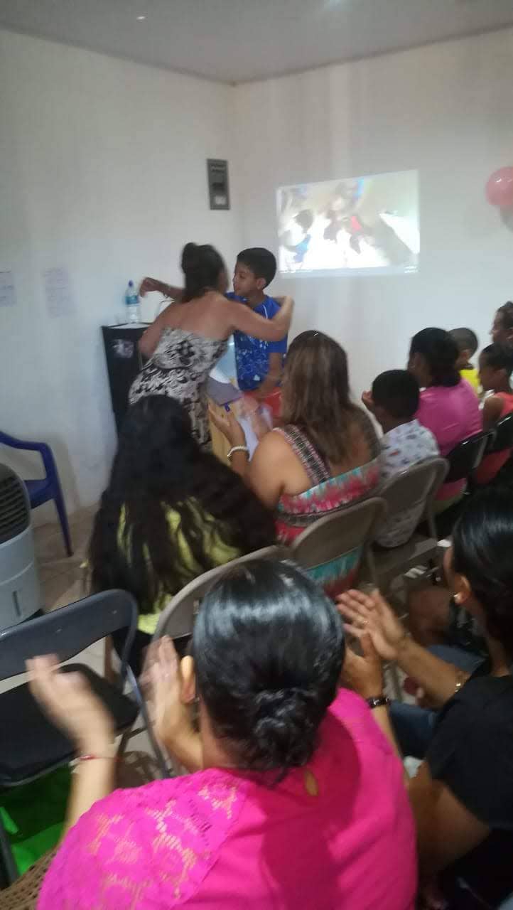 Graduación de jóvenes y niños en Lexis Tamarindo