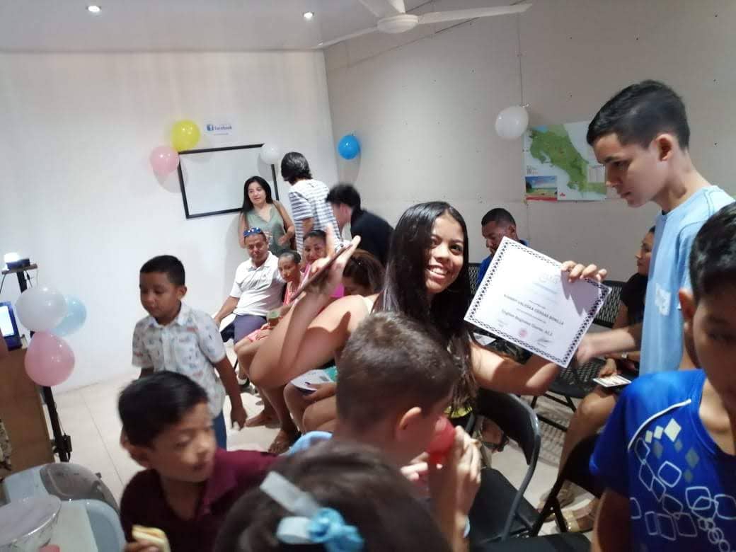 Graduación de jóvenes y niños en Lexis Tamarindo