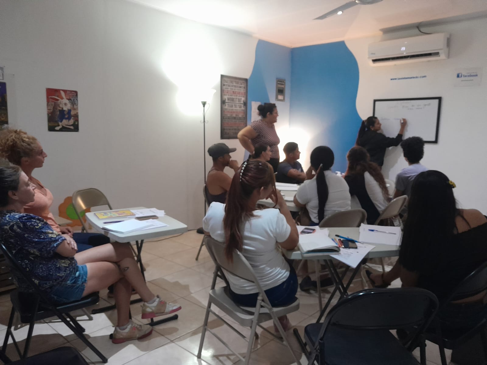 Clases de jóvenes en Lexis Tamarindo