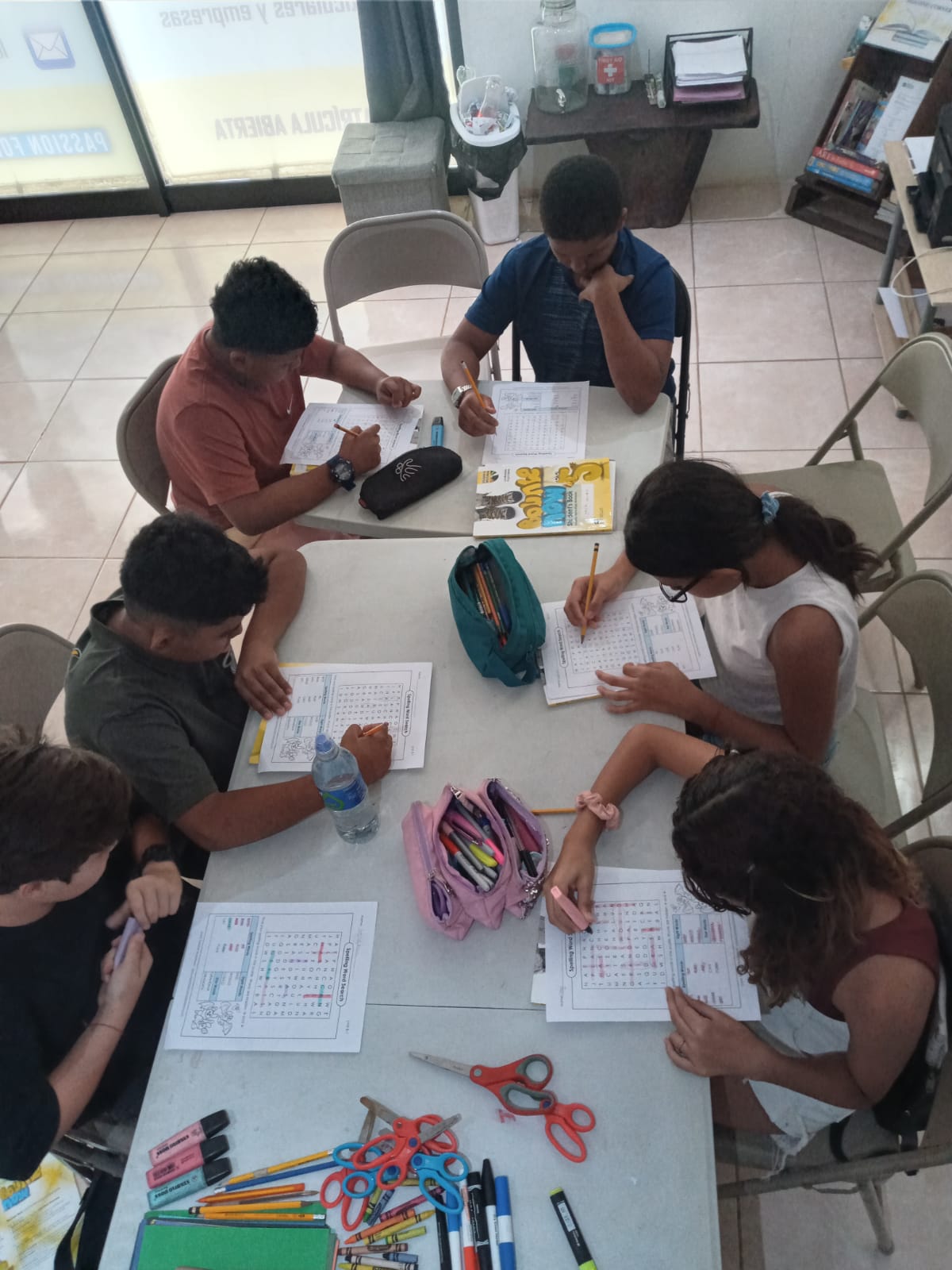 Clases de jóvenes en Lexis Tamarindo